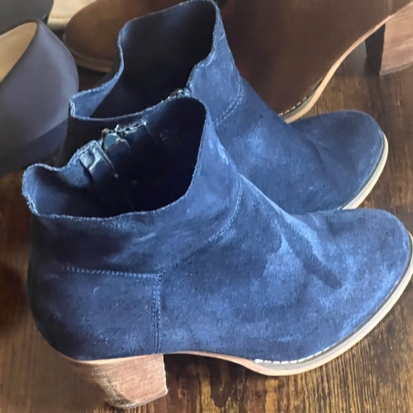 BLUE SUADE BOOTIES - Picture 1 of 2